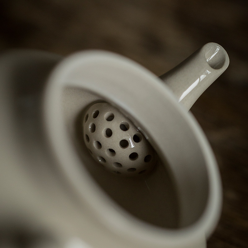 Ấm trà Xám thực vật có lỗ lọc thủ công Sứ Dehua ấm trà Bộ trà Kung Fu ấm trà đơn giản thanh lịch