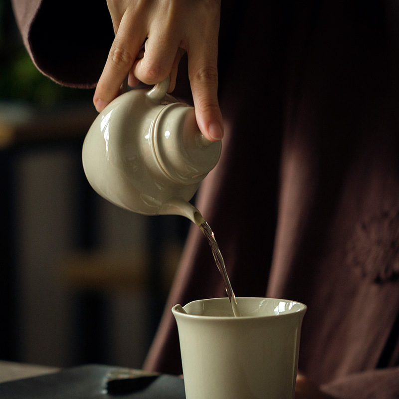 Ấm trà Xám thực vật có lỗ lọc thủ công Sứ Dehua ấm trà Bộ trà Kung Fu ấm trà đơn giản thanh lịch