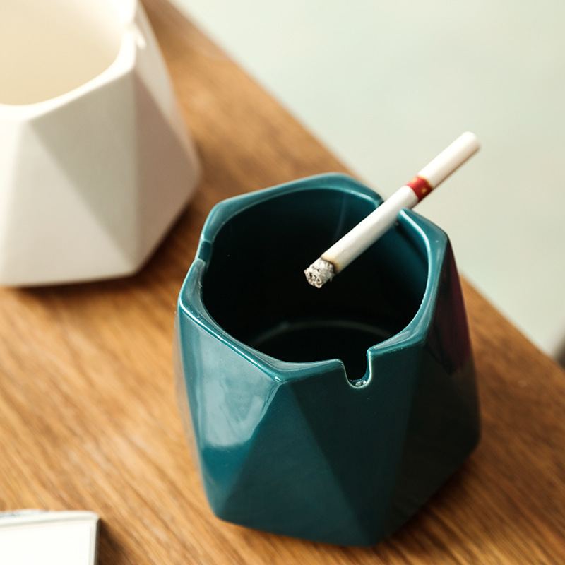 Gạt tàn gốm sứ Bắc Âu Gạt tàn gia dụng sáng tạo phòng khách khách khách sạn chống gió cá tính xu hướng quà tặng gạt tàn văn phòng