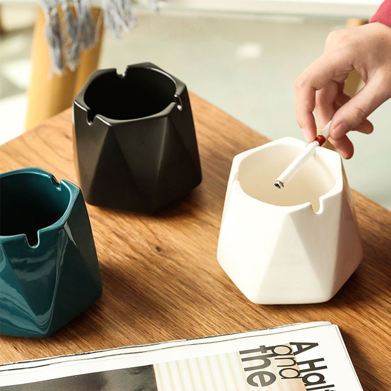 Gạt tàn gốm sứ Bắc Âu Gạt tàn gia dụng sáng tạo phòng khách khách khách sạn chống gió cá tính xu hướng quà tặng gạt tàn văn phòng