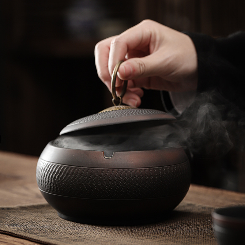 Gạt tàn Gốm Tím Thanh Tây sáng tạo gốm sứ cỡ lớn gia dụng phòng khách có nắp đậy Gạt Tàn Tro chống bay