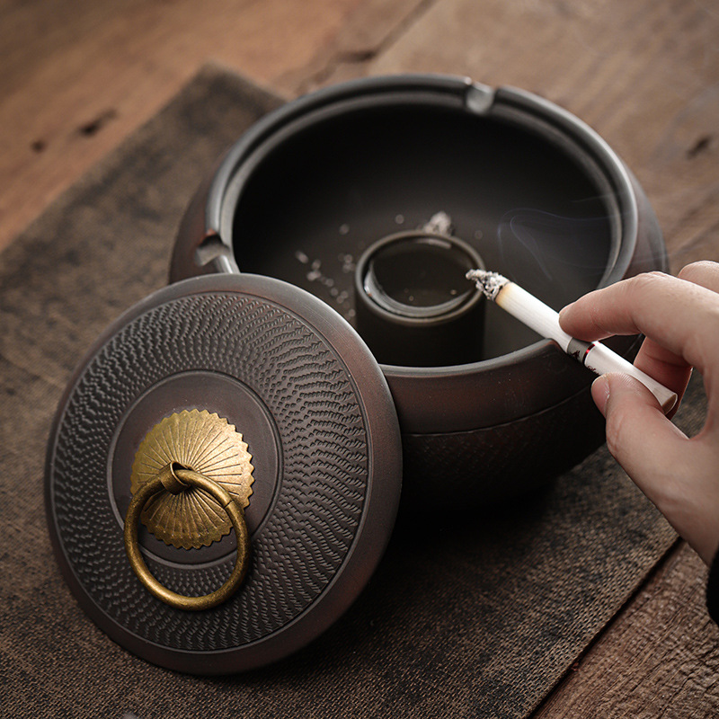 Gạt tàn Gốm Tím Thanh Tây sáng tạo gốm sứ cỡ lớn gia dụng phòng khách có nắp đậy Gạt Tàn Tro chống bay