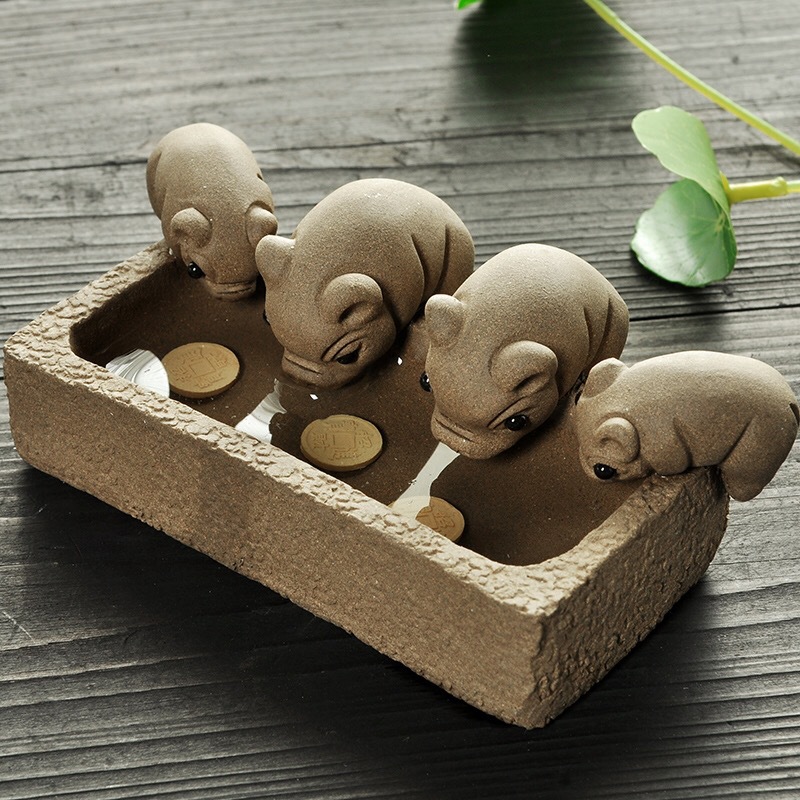 Nhà sản xuất bán buôn Bốn Con Lợn con uống nước Cát Tím đồ trang trí Heo Con Đồ trang trí heo con Thú cưng trà cát tím thú cưng trà heo