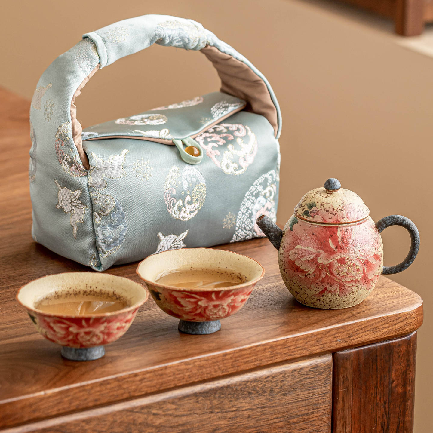 Bộ ấm trà du lịch bằng đá lửa xanh và trắng, bộ ấm trà hình quả lê khắc vàng quốc gia, một ấm hai cốc, cốc khách di động ngoài trời