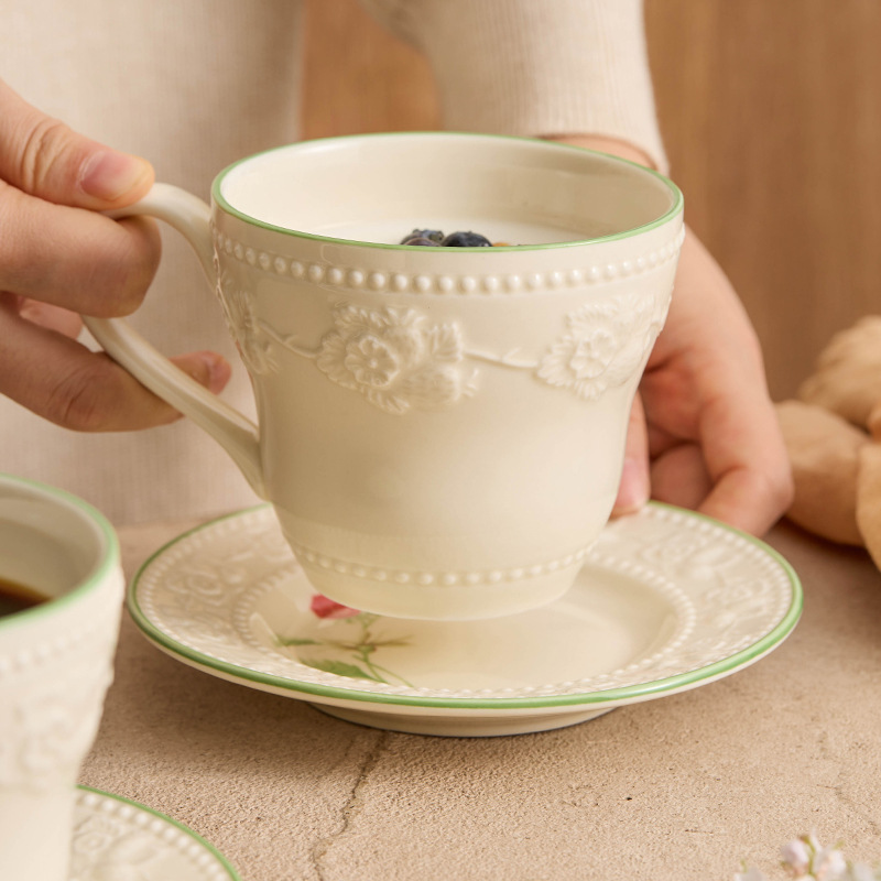 Ly cà phê dâu tây dập nổi có đĩa cốc cốc sứ cốc uống nước gia đình cốc sữa chua có giá trị cao có tay cầm