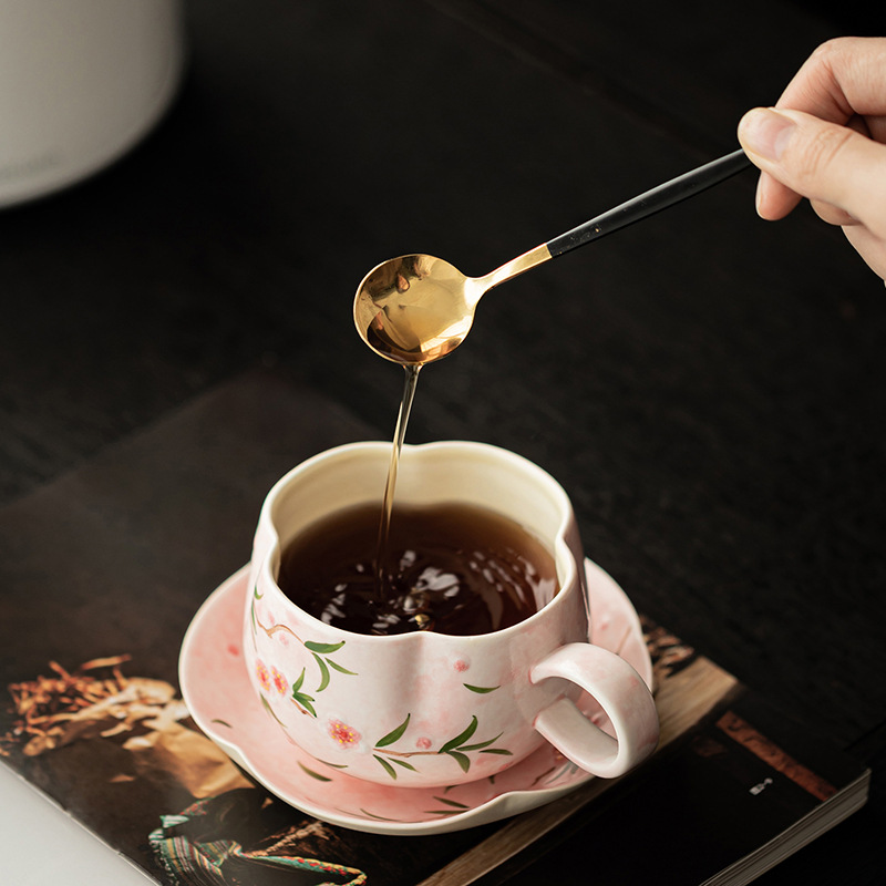 Bộ cốc và đĩa cà phê hoa đào vẽ tay cốc gốm sứ gia dụng cốc uống trà chiều đặc biệt dành cho cô gái văn phòng