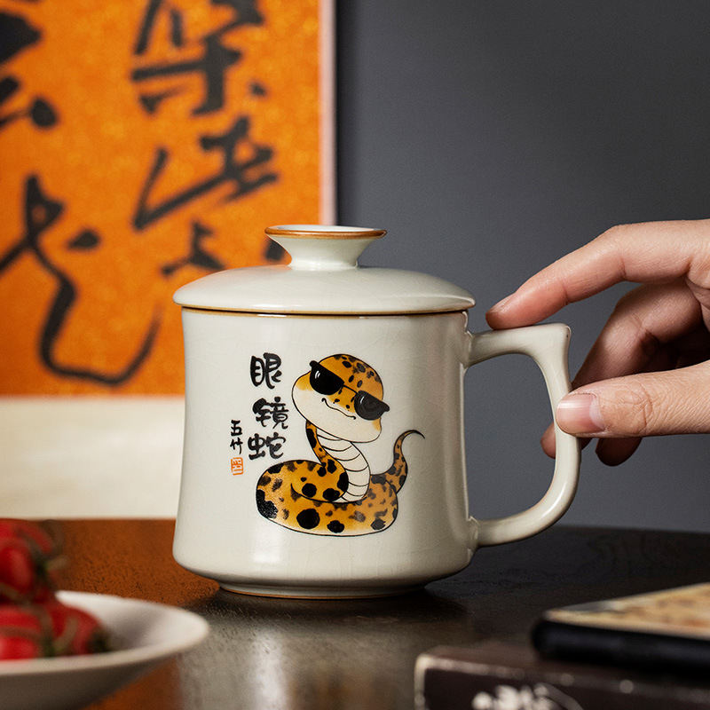 Cốc rắn hổ mang sáng tạo Ruyao cốc trà văn phòng có nắp cốc nước cá nhân gốm sứ gia dụng