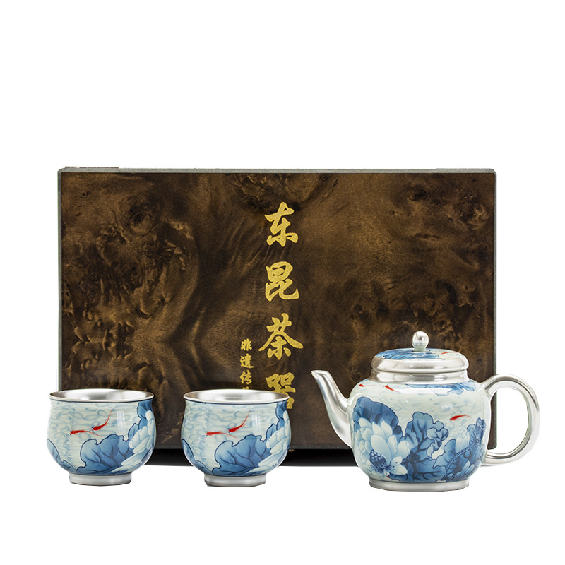 Bộ ấm chén trà Kung Fu cao cấp mạ bạc, cá chơi đùa với sen xanh, một ấm hai chén, hộp quà tặng