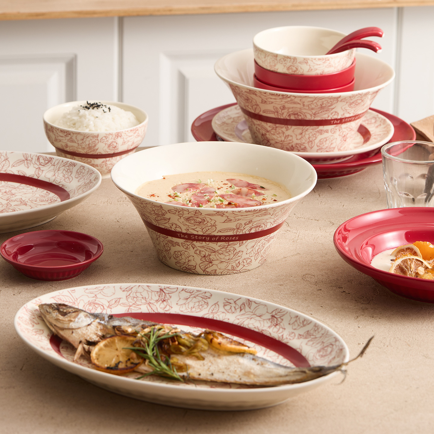 Đĩa sứ tròn nông màu hồng, men màu, dùng trong nhà, khách sạn, cao cấp, kiểu Pháp, đẹp, dùng ăn tối