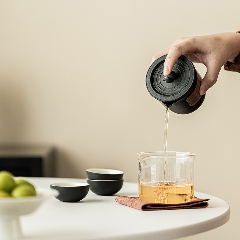 Yuyun Mountain Kuaike Cup Bộ trà du lịch di động Bộ trà Kung Fu đơn giản ngoài trời Một ấm ba tách trà đơn giản