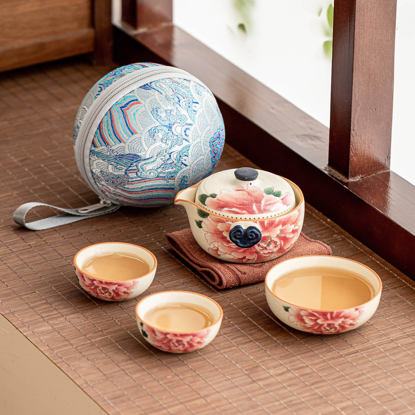 Bộ ấm trà du lịch màu trắng mỏ đá, cốc phục vụ khách bằng gốm sứ màu vàng quốc gia, một ấm ba cốc, thiết bị uống trà di động