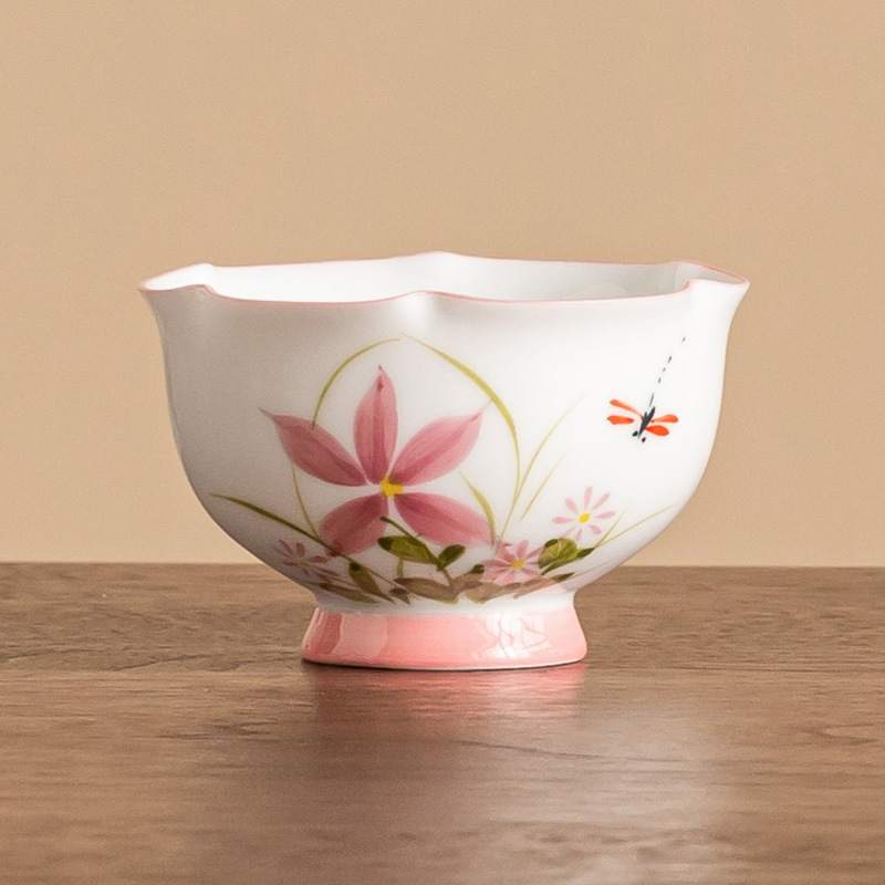 Vẽ tay hoa cúc, chuồn chuồn, nụ hoa, cốc chủ gốm, cốc uống trà đơn, cốc trà kung fu gia dụng, cốc trà ngon