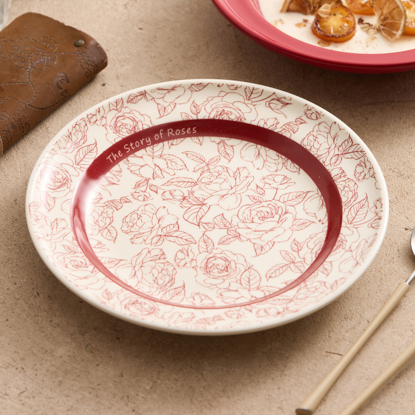 Đĩa sứ tròn nông màu hồng, men màu, dùng trong nhà, khách sạn, cao cấp, kiểu Pháp, đẹp, dùng ăn tối