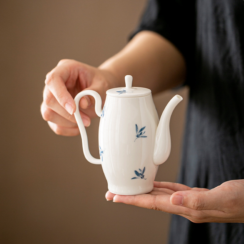 Bộ ấm trà gốm sứ trắng hoa lan bướm vẽ tay tinh khiết ấm trà gia dụng ấm pha trà có lọc bán buôn