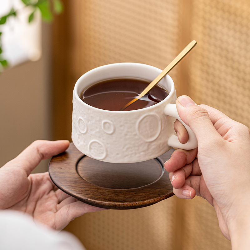 Cốc uống nước bằng gốm sứ cao cấp sang trọng nhẹ cốc uống nước bằng gốm sứ cao cấp có thìa