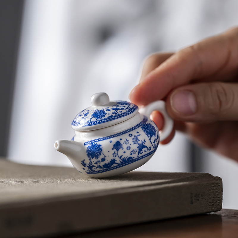 Ấm trà màu xanh và trắng đầu ngón tay đồ trang trí thú cưng ấm trà bỏ túi ấm trà chơi trà dụng cụ pha trà dung tích nhỏ ấm trà phụ kiện dụng cụ pha trà
