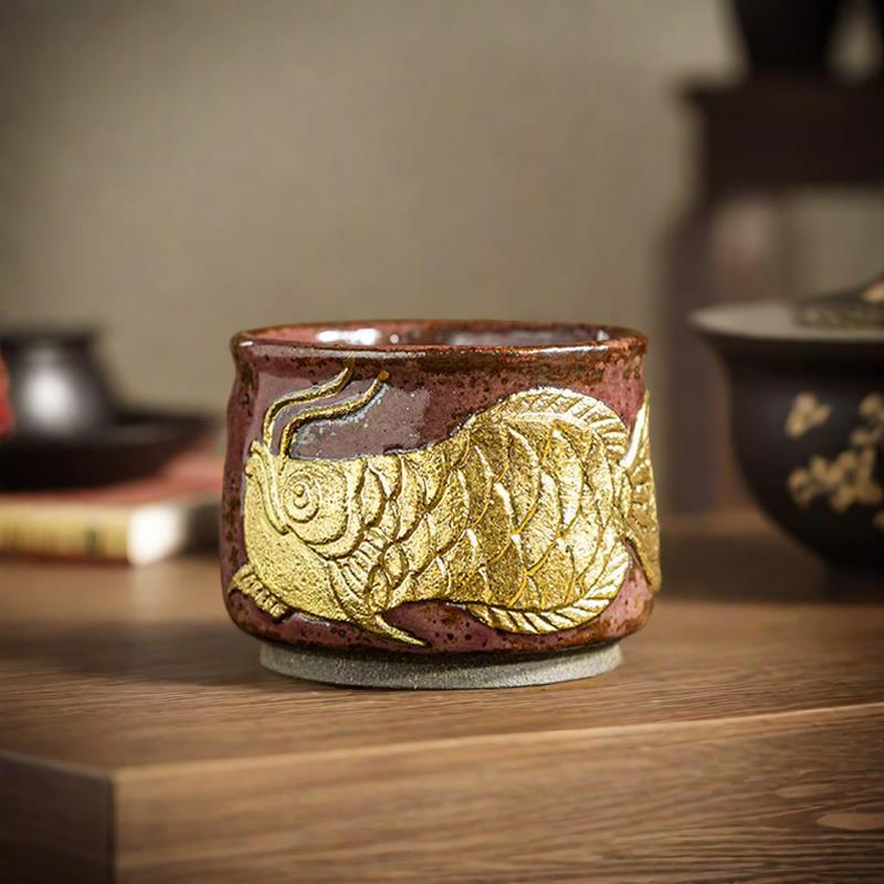 Đá khoáng đốt củi với cá mỗi năm, cốc chủ với tranh vàng, cốc trà kung fu gốm thủ công, cốc trà gốm, cốc đơn