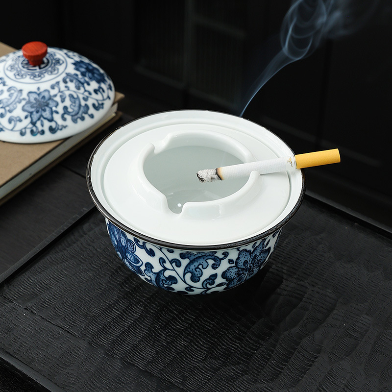 Gạt tàn sứ trắng xanh có nắp chống gió chống bay xám in hoa đầy đủ gia dụng cổ điển đồ trang trí để bàn cỡ lớn cá tính