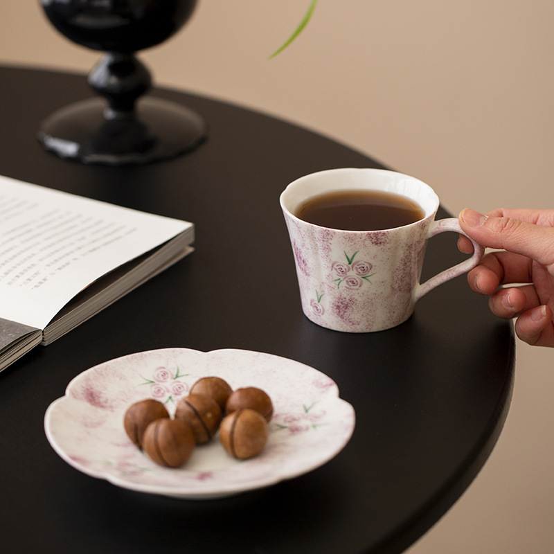 Cốc cà phê vẽ tay nguyên chất, hoa hồng tráng men, cốc nước nữ giá trị cao, cốc trà chiều gia dụng, cốc sứ nhẹ sang trọng