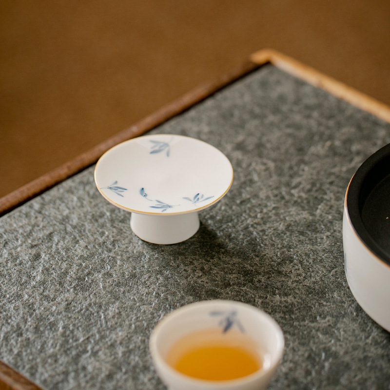 Hoa lan bướm sứ trắng vẽ tay tinh khiết nắp chân cao nắp gốm đệm trà gia dụng phụ kiện trang trí trà đạo Kung Fu