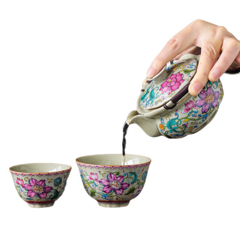 Bộ ấm trà du lịch di động với bình đất sét và hai cốc để cắm trại ngoài trời, cốc uống nhanh cho một người.