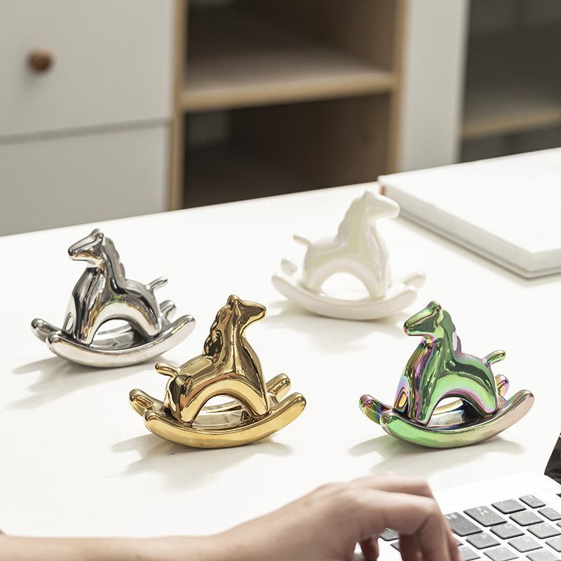 Sáng tạo gốm sứ ngựa bập bênh đồ trang trí hiện đại đơn giản trang trí nhà cửa thủ công phòng khách máy tính để bàn tủ TV nội thất