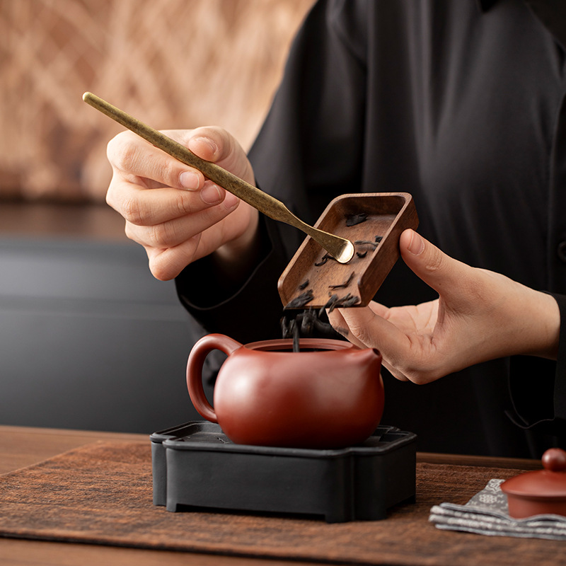 Cốc trà cổ điển dụng cụ pha trà kim loại Trung Quốc chọn trà gia dụng phụ kiện sáu quý ông chọn trà muỗng cà phê trà sen sáng tạo đơn giản