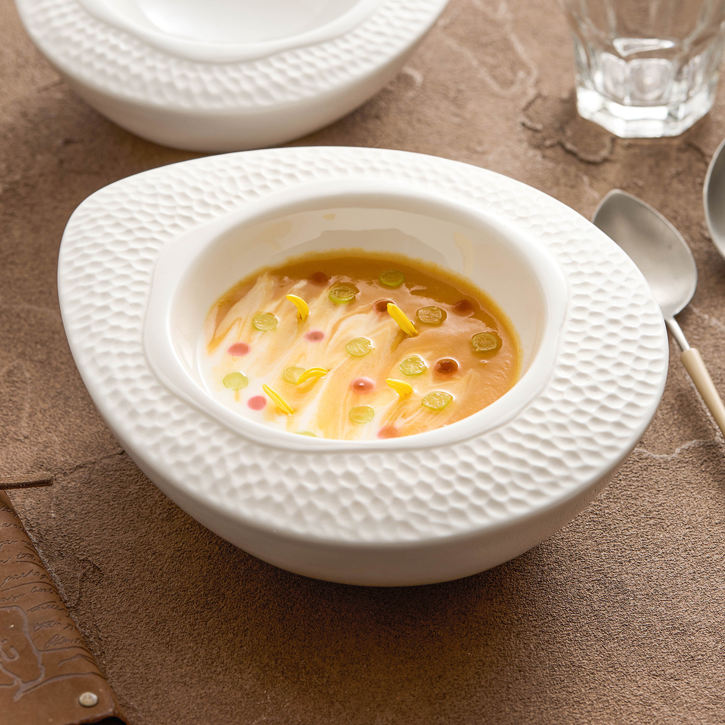 Sữa chua mờ hình quả trứng đĩa gốm sứ gia dụng đĩa cao cấp dễ tiếp cận sang trọng hai lớp cách nhiệt đĩa súp dày bộ đồ ăn thương mại