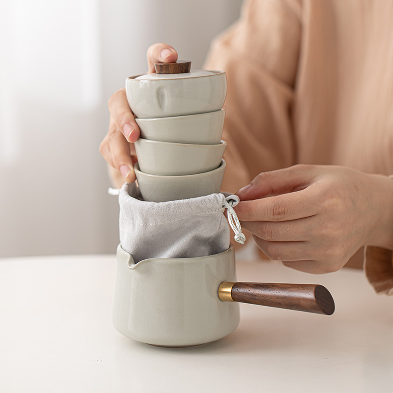 Bộ trà du lịch Xiaoyao Bộ trà gốm sứ Ru Kiln một ấm ba cốc cốc chở khách di động Bộ trà xe hơi ngoài trời có khay trà