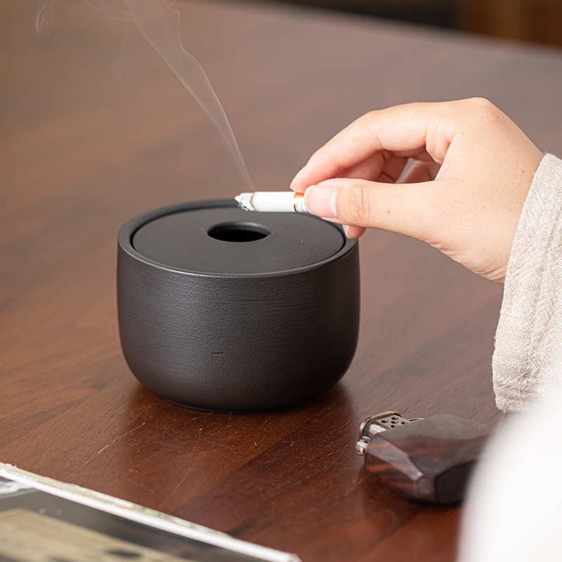 Gạt tàn hình tròn nhỏ có nắp đựng đồ trang trí sáng tạo Gạt tàn cỡ nhỏ bằng gốm sứ văn phòng gia dụng thùng đựng bã trà phòng khách