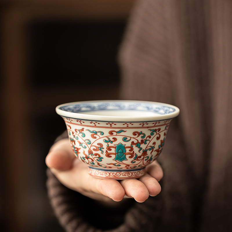 Trung Quốc retro gốm sứ gia dụng chủ cốc màu xanh và trắng underglaze đỏ tay ép cốc trà cá nhân với cành sen