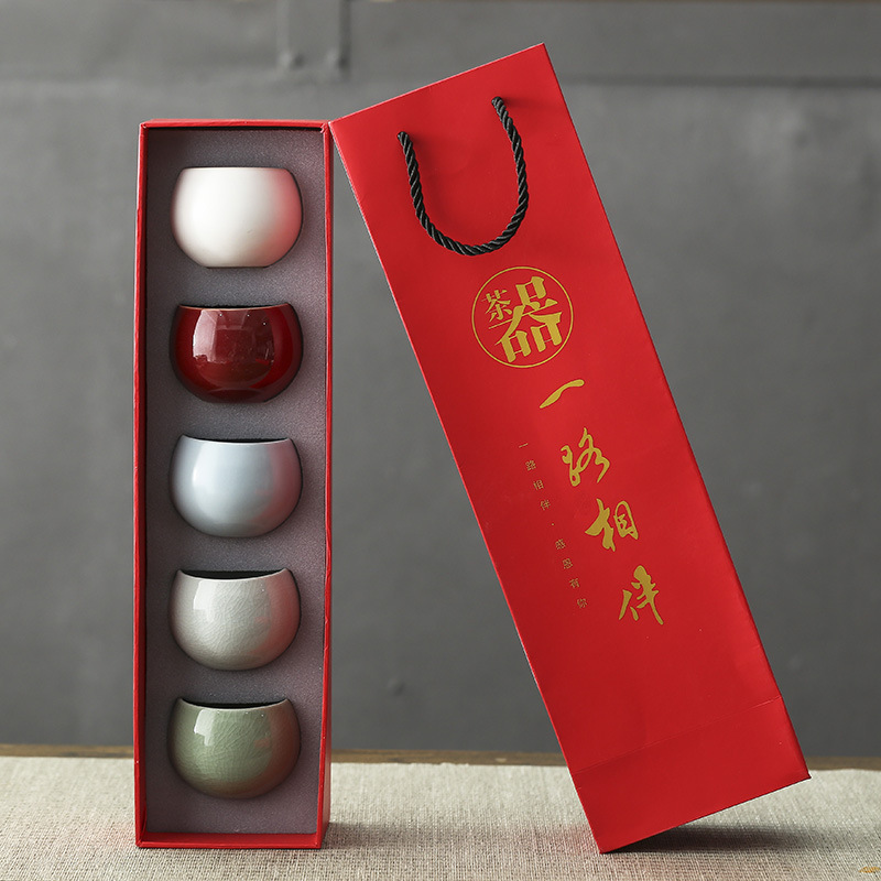 Bộ ấm chén trà quà tặng với năm lò nổi tiếng: chén nếm, chén chủ, lò Ru gốm, lò Ge, lò Jun, chén trà Kung Fu để uống trà.