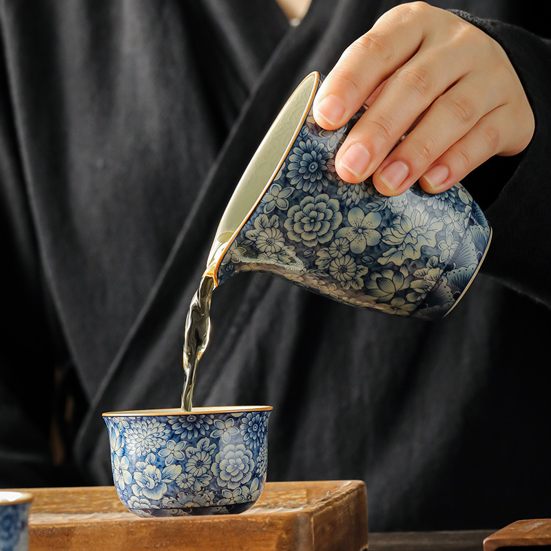 Bộ dụng cụ pha trà Kung Fu xanh trắng đất sét cũ Ấm pha trà gốm sứ phòng khách gia dụng cốc trà Hộp quà tặng cao cấp