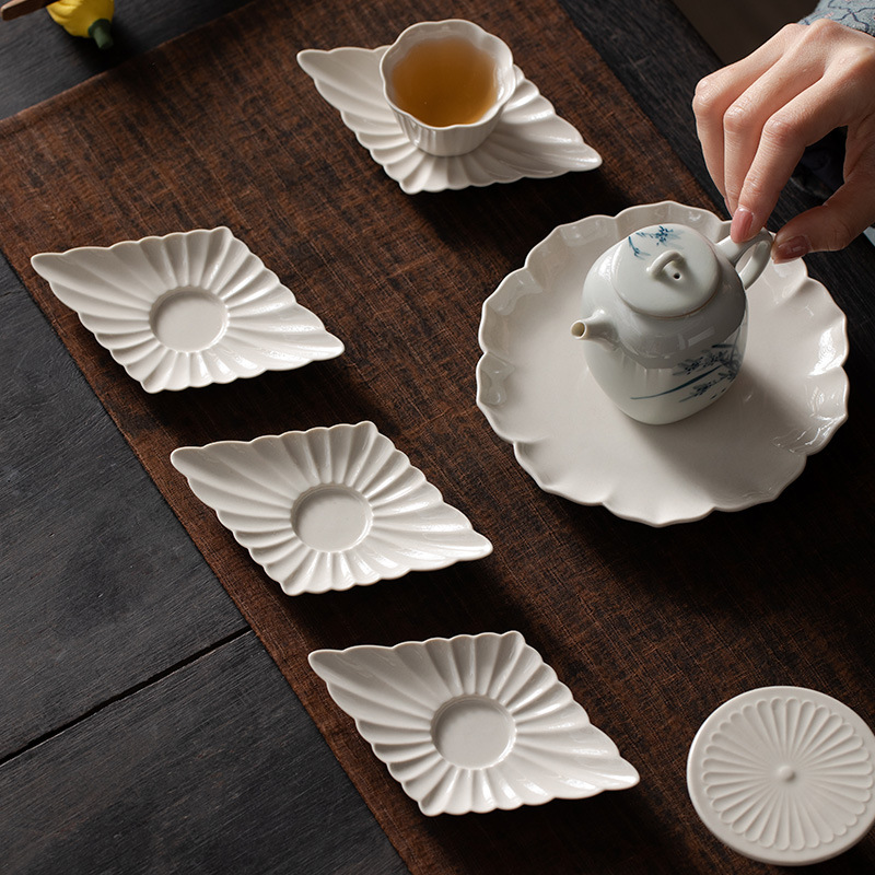 Bán buôn đế cốc màu xám thực vật đế cốc trà hình sáng tạo chống bỏng cách nhiệt phụ kiện bộ trà gốm sứ cổ điển kiểu Trung Quốc