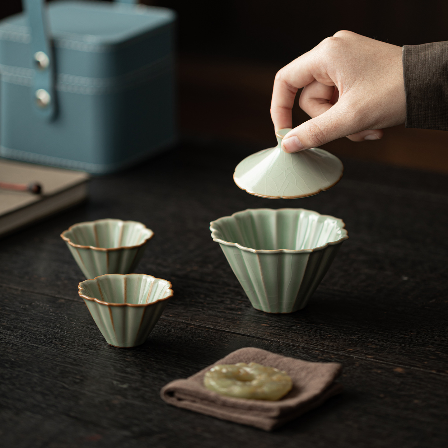 Bộ ấm chén gốm sứ Ru Kiln Petal Hat Quick Cup, dùng được ở nhà, ngoài trời, du lịch, một ấm hai chén, có thể mở nắp
