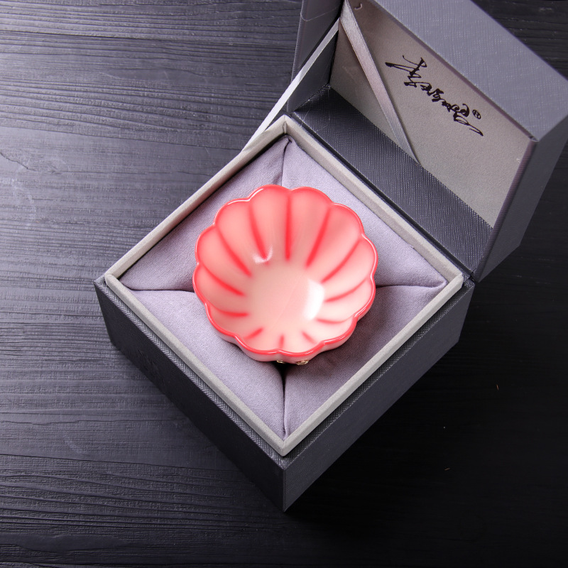 Celadon mỡ lợn cánh hoa đông lạnh cốc chủ nhân đất sét chân trời Li Huiyi màu hồng có thể nuôi được cổ điển Trung Quốc cốc trà bếp đỏ đơn