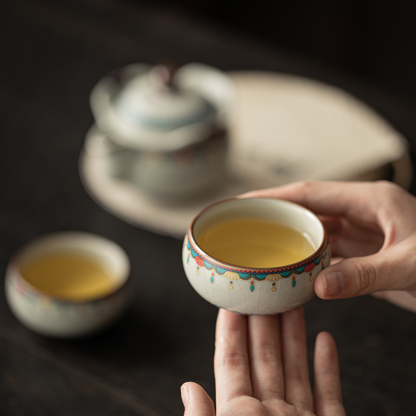 Ru Kiln Đôn Hoàng Ruyi Bộ trà du lịch một ấm hai cốc gốm cầm tay ấm trà ngoài trời pha trà cầm tay quà tặng