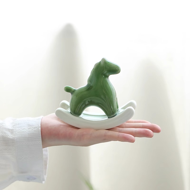 Đồ trang trí bàn ngựa bập bênh gốm sứ sáng tạo bàn trà nhà văn phòng trà chơi trà thú cưng lối vào trang trí thủ công mỹ nghệ