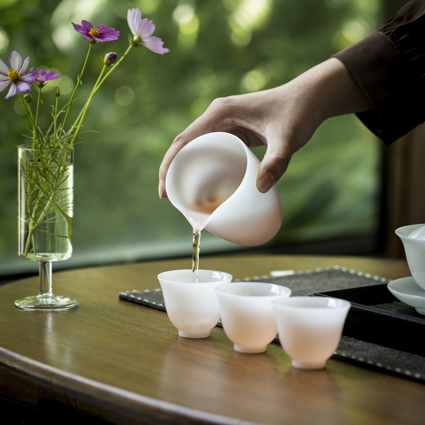 Bộ trà sứ trắng ngọc bộ trà sứ trắng văn phòng nhà bộ trà sứ trắng cốc trà sứ có nắp gốm cao cấp quà tặng