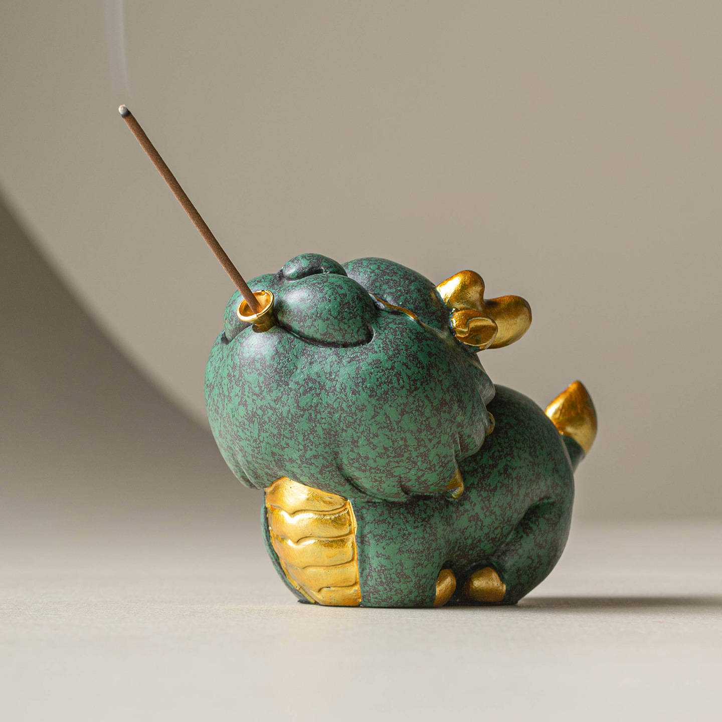 Đồ trang trí thú cưng trà rồng nhỏ bay tài lộc phong cách Trung Quốc bằng đá sa thạch xanh đồ trang trí để bàn nhà cửa hàng linh vật thời thượng quốc gia