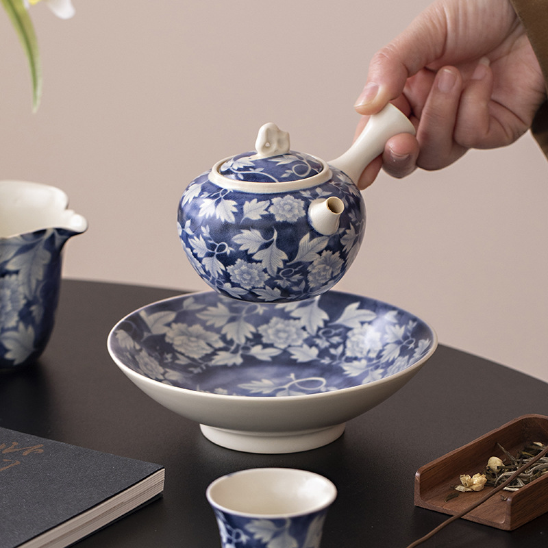 Soda tráng men Yuan màu xanh và trắng ấm tay cầm quốc gia ấm trà đơn gia dụng bộ trà Kung Fu màu phấn vẽ tay ấm trà cao cấp