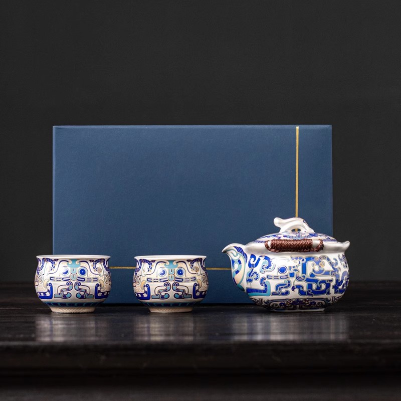 Bộ ấm chén trà Kung Fu bạc mạ vàng, một ấm và hai chén, ấm chén cao cấp sang trọng, quà tặng doanh nghiệp thiết thực dành cho giáo viên