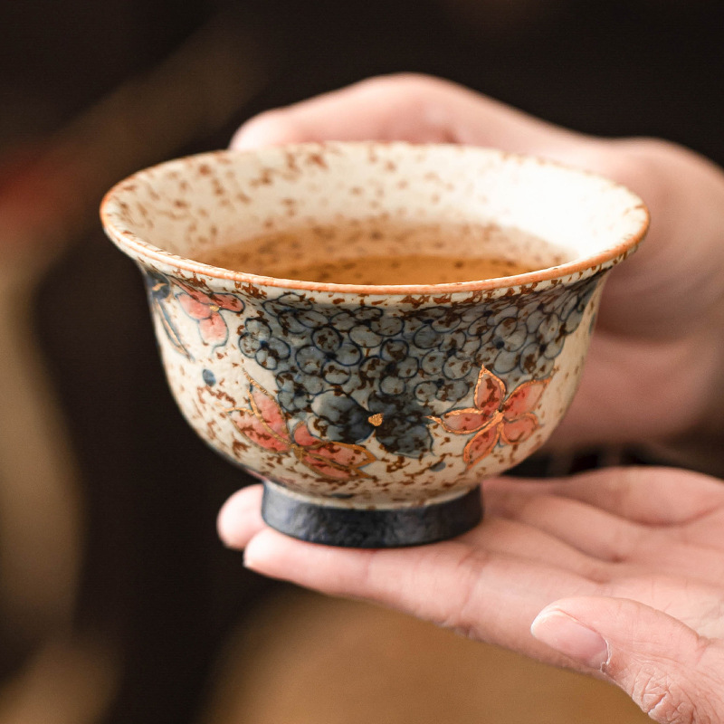 Cốc trà gốm sứ cao cấp màu xanh và trắng đá lửa đỏ sơn vàng hoa cẩm tú cầu dập tay cốc lớn chủ nhân cốc trà cốc trà
