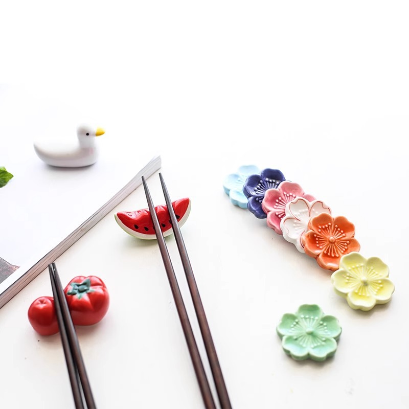 Nhà sản xuất giá đỡ đũa hoạt hình gốm sứ sáng tạo gối đũa nhà hàng Nhật Bản giá đỡ đũa khách sạn đặc sản hoa anh đào bộ đồ ăn bán buôn
