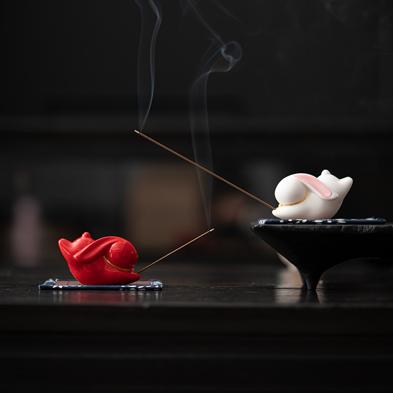Đồ trang trí Lư xông hương bằng gốm thỏ dễ thương sáng tạo, bàn trà thú cưng trà trong nhà, lư hương Thỏ ngọc, giá cắm hương bằng dây
