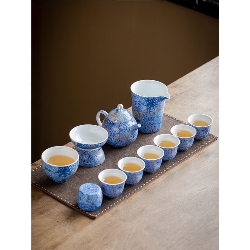 Bộ ấm trà Kung Fu màu xanh và trắng hình rồng bạc sáng tạo và sáng tạo
