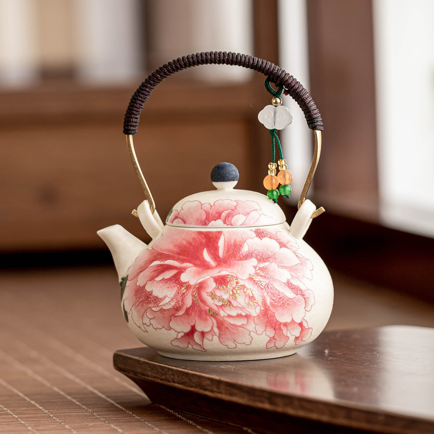 Ấm trà gốm trắng đá mỏ ấm trà mẫu đơn sơn vàng dụng cụ pha trà Kung Fu phong cách Trung Quốc gia dụng ấm đơn lọc