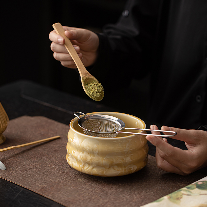 Bộ bát matcha gốm tám món với men nung trong lò, dụng cụ đánh bọt và khuấy trà thời nhà Tống, Bai Benli.