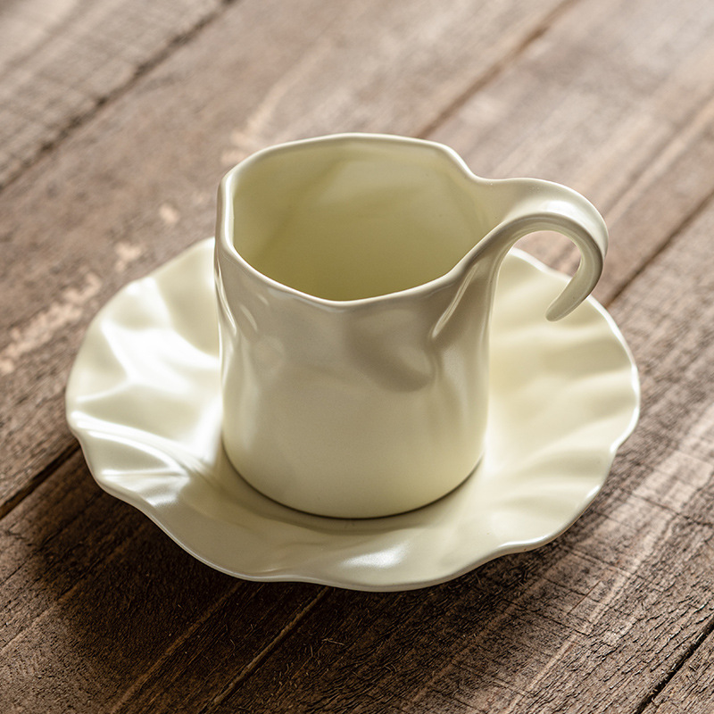 Đĩa cốc cà phê xếp ly cốc gốm sứ tinh xảo cao cấp cốc sữa phân khối thiết kế gia dụng cho nữ cốc uống nước