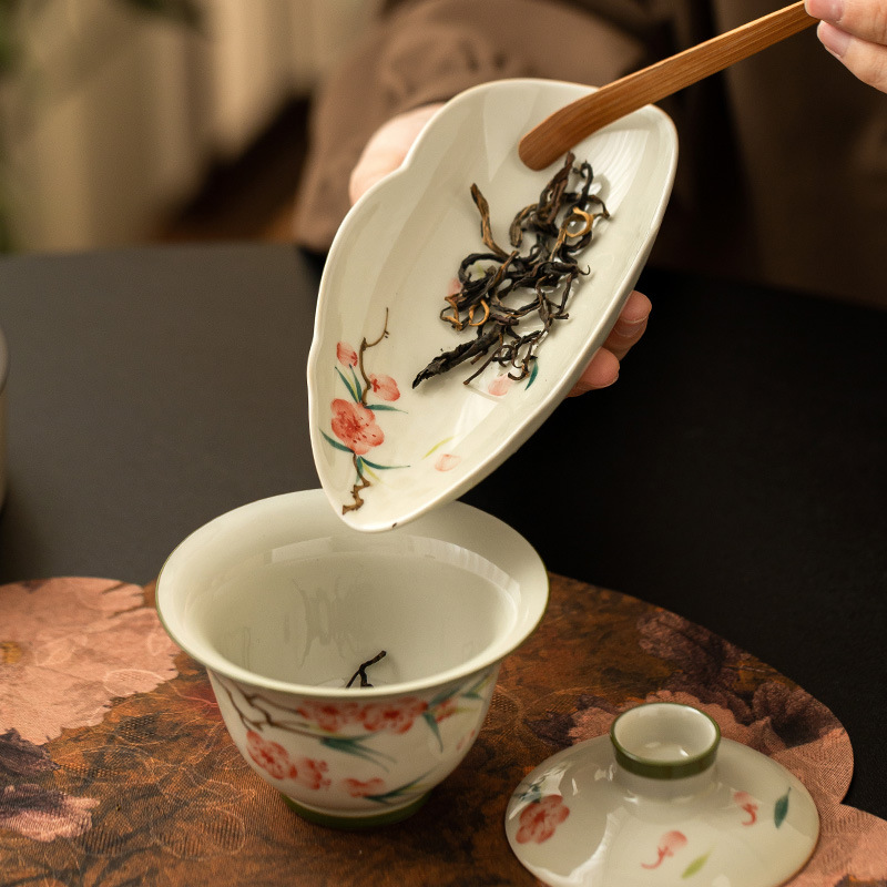 Nhà máy vẽ tay hoa đào, trà hoa sen gốm sứ, phụ kiện trà đạo hai mảnh, dụng cụ lấy trà, thưởng thức trà, trà tỉnh